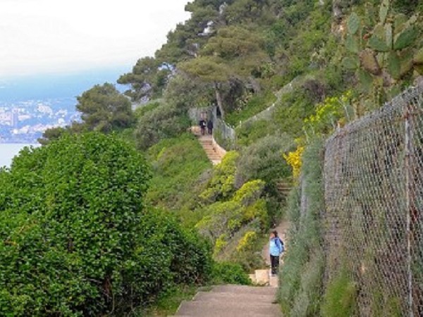 Trekking tra i presepi di Roquebrune Village.