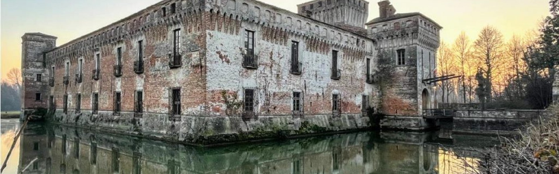 Magia di Natale: Il Castello a Padernello e il Borgo Medievale di Soncino (pranzo incluso)