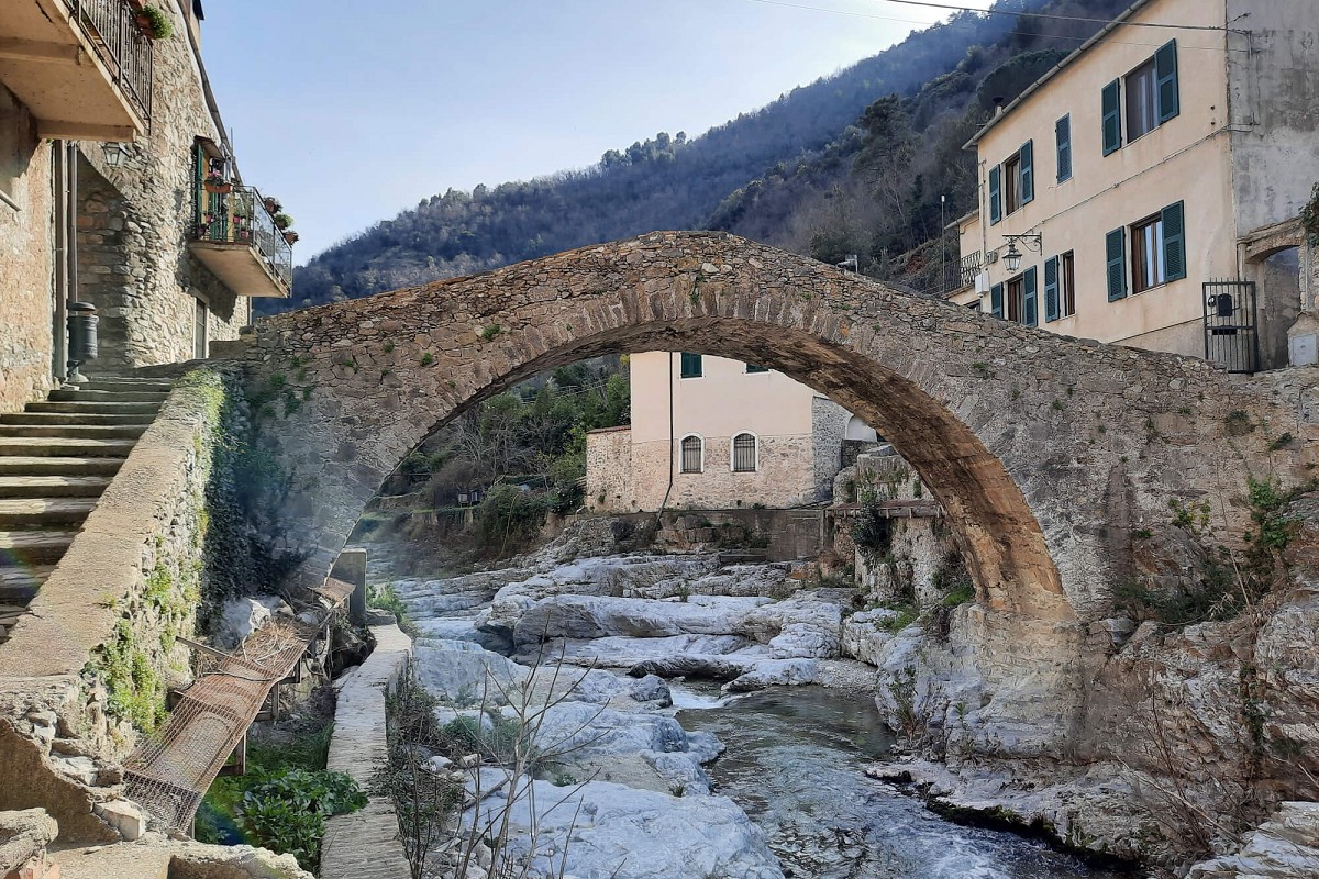 Trekking sul Sentiero di Ilaria del Carretto da Zuccarello a Castelvecchio di Rocca Barbena