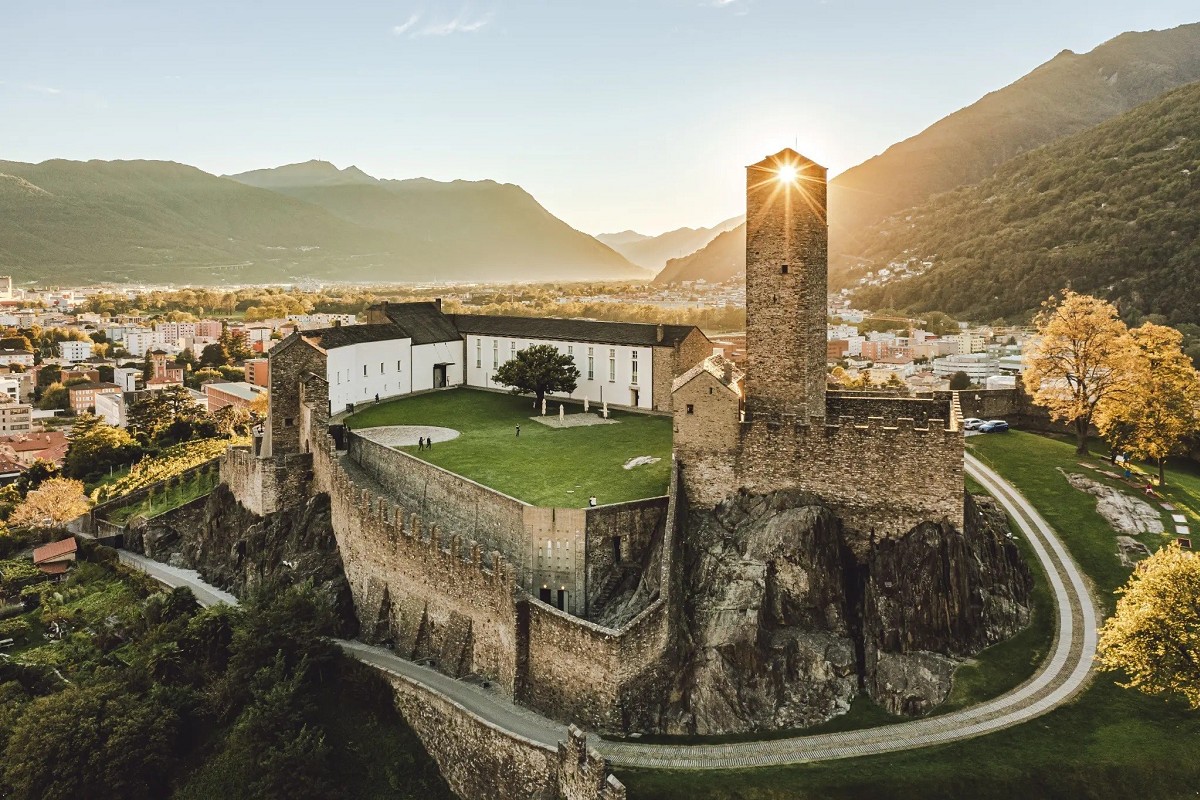 Canton Ticino: Mercato di Luino & castelli di Bellinzona
