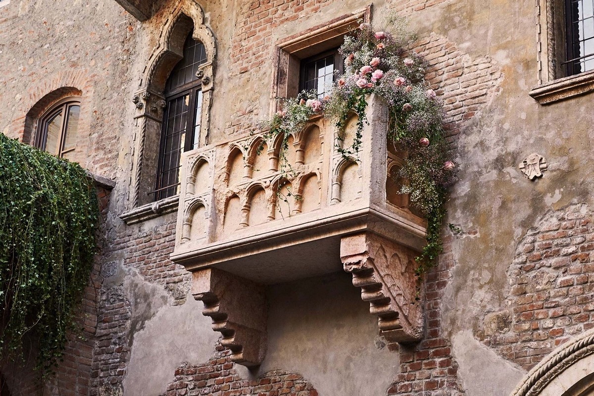 Verona: San Valentino sotto il balcone di Giulietta