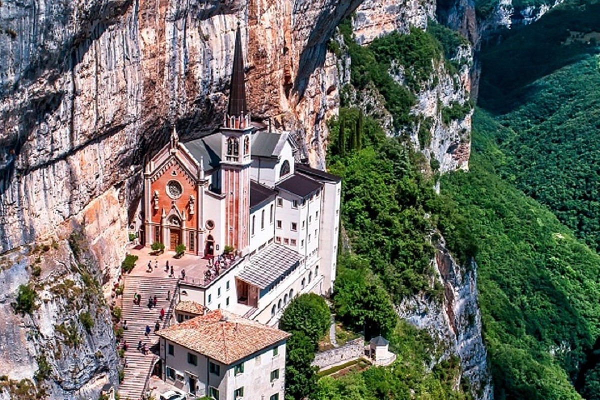 Santuario Madonna della Corona
