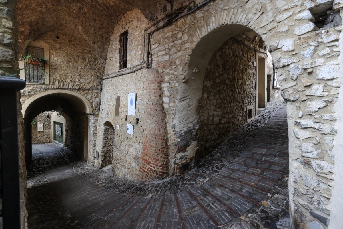 I borghi della ginestra bianca: Seborga, Vallebona e Bordighera