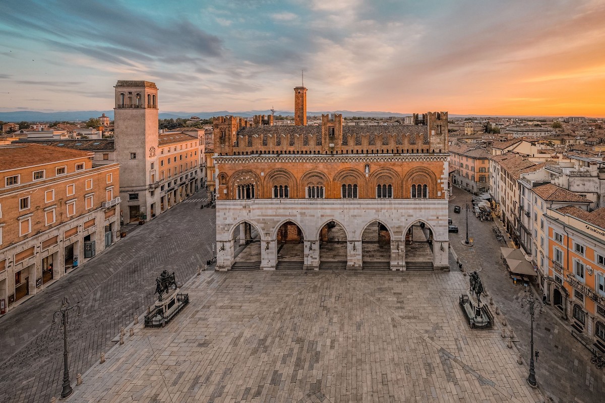 Piacenza e Mercatini nel borgo di Grazzano Visconti
