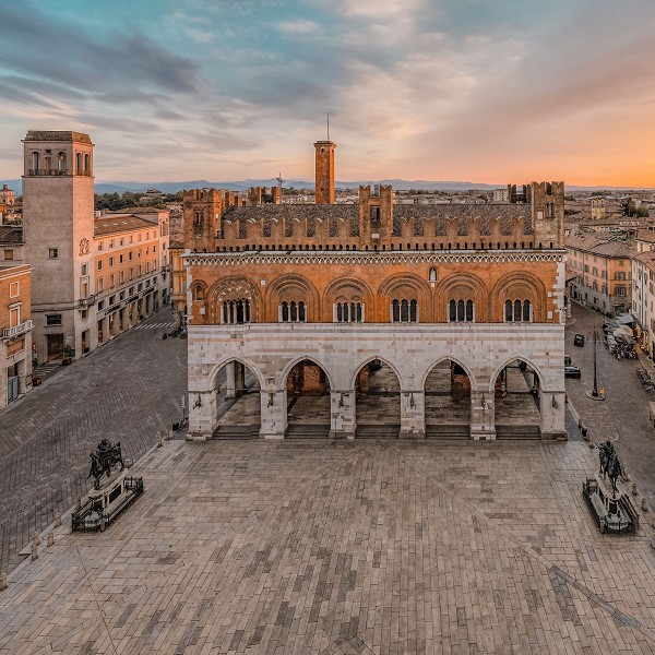 Piacenza e Mercatini nel borgo di Grazzano Visconti