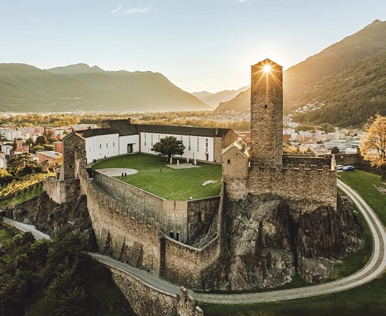 Canton Ticino: Mercato di Luino & castelli di Bellinzona