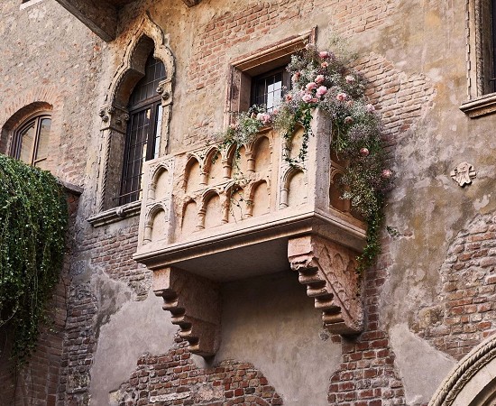 Verona: San Valentino sotto il balcone di Giulietta