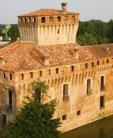 Magia di Natale: Il Castello a Padernello e il Borgo Medievale di Soncino (pranzo incluso)