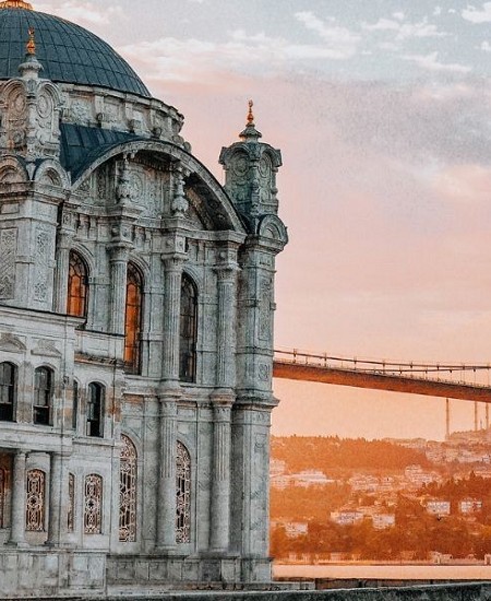 Dai Sassi di Matera alle Cupole di Istanbul