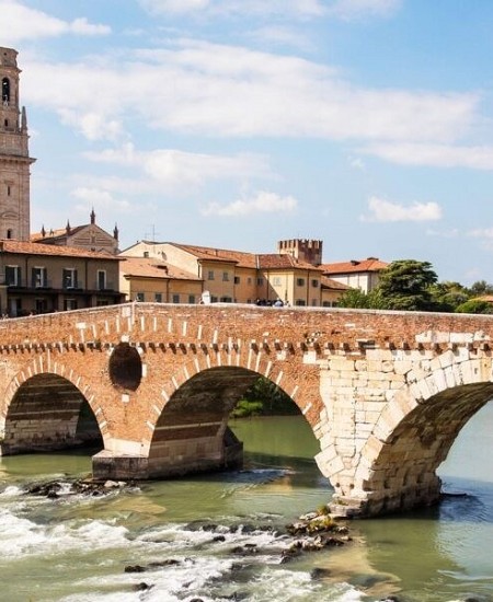 Verona: San Valentino sotto il balcone di Giulietta